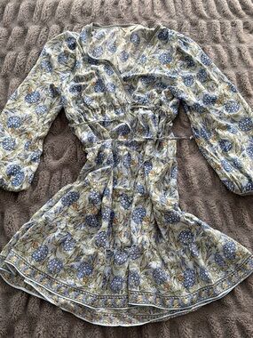 Max Studio Floral V-Neck Blouse in Light Blue and Beige